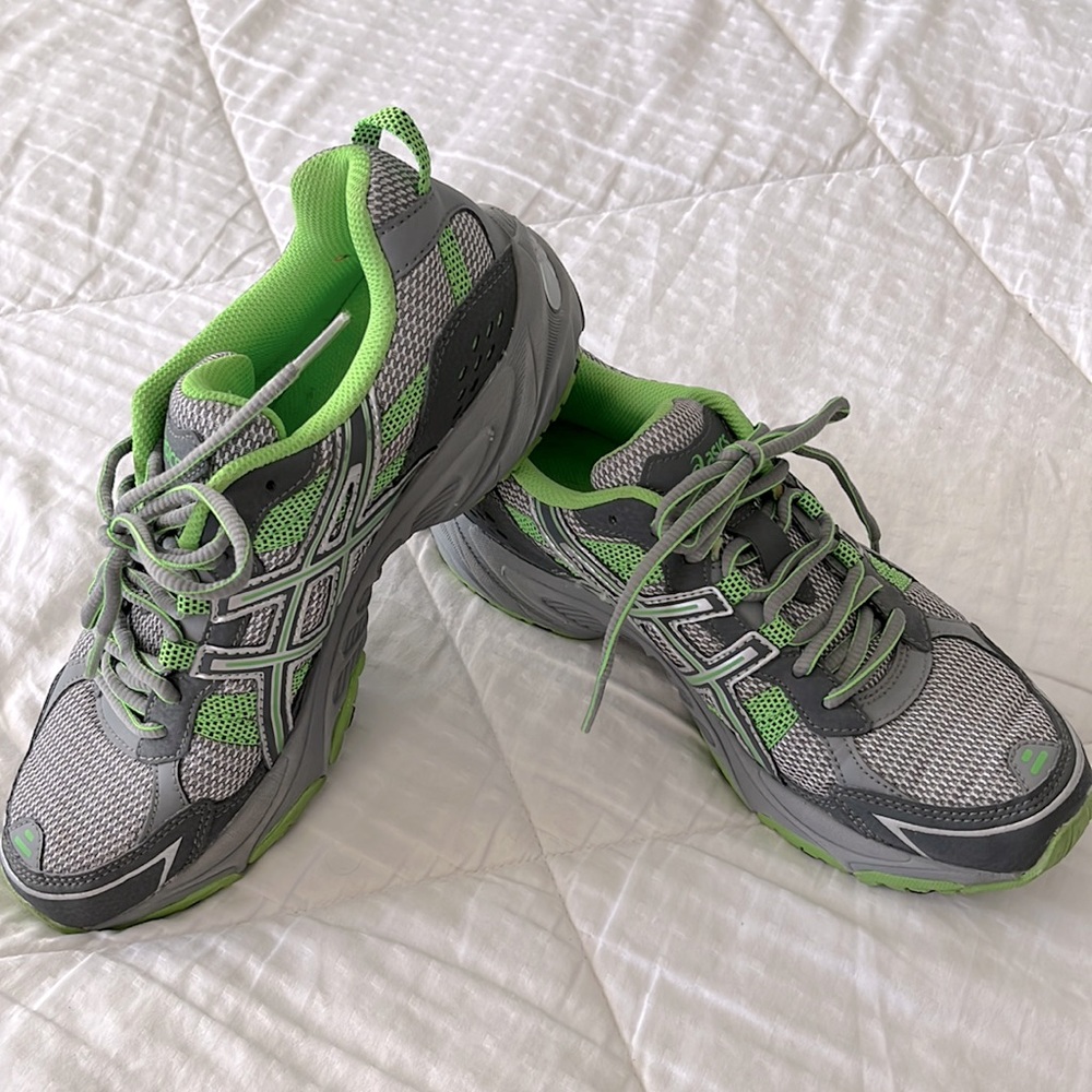 New ASICS Gel- Ventures Women’s size 8.5.